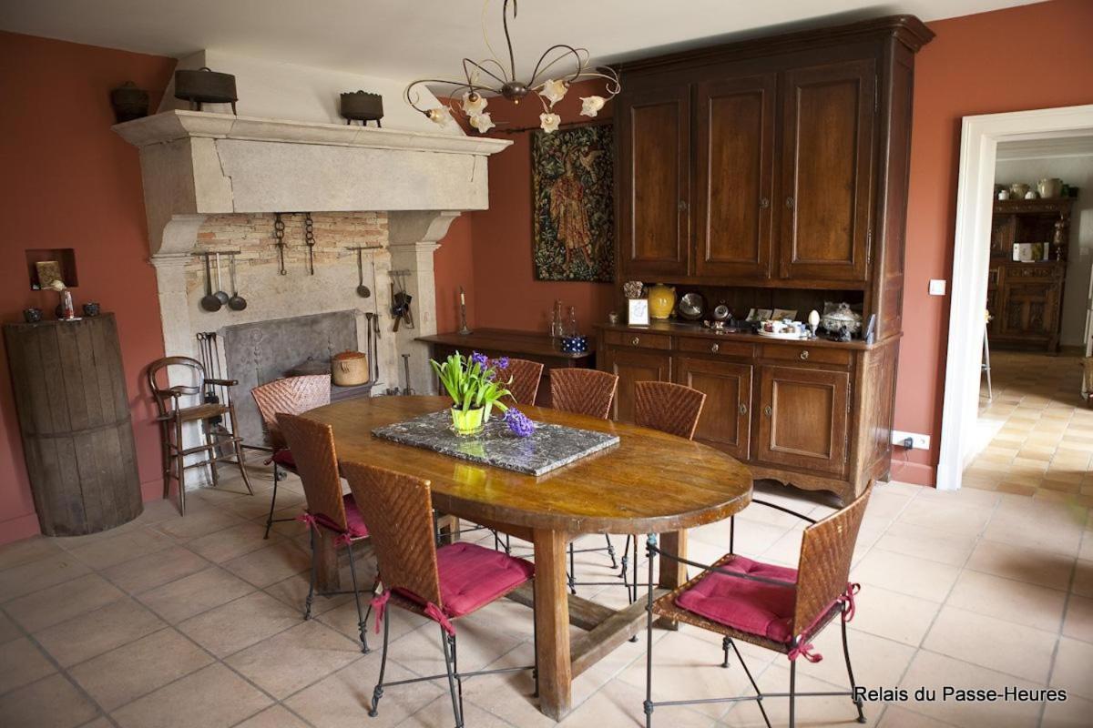 Le Relais Du Passe-Heures Cenans ภายนอก รูปภาพ